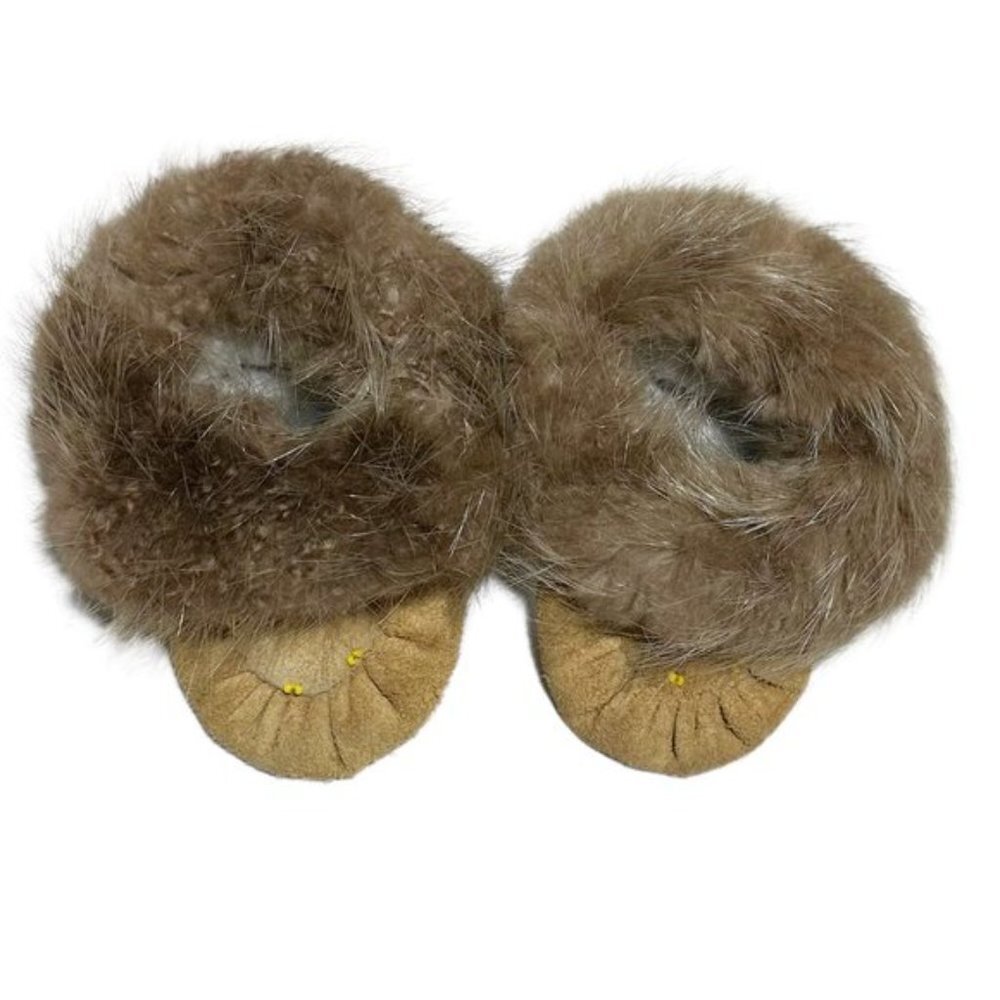 Handcrafted Toddler Beaded Deer Moccasins with Beaver Fur Trim - Picture 2 of 5
